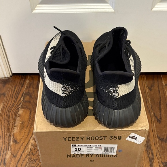 Adidas Black and White Yeezy Boost 350 V2 - Picture 6 of 6